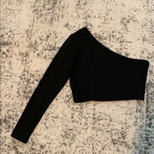 Cute black one shoulder crop top!